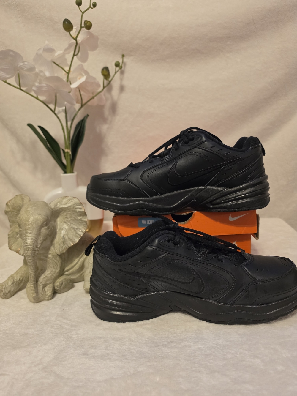 New Nike Air Monarch IV Men’s 4E Extra Wide Black/Black Low Top Lace-Up Sneaker
